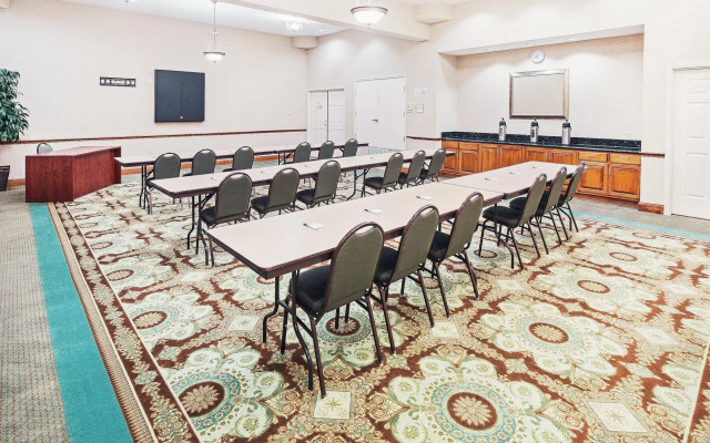 La Quinta Inn & Suites by Wyndham Gainesville