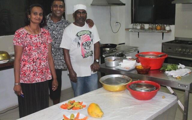 Shalini Garden Hotel & Apartment