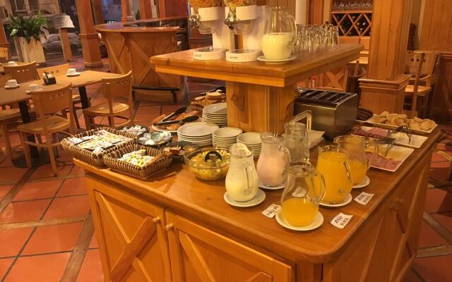 Del Bosque Apart Hotel