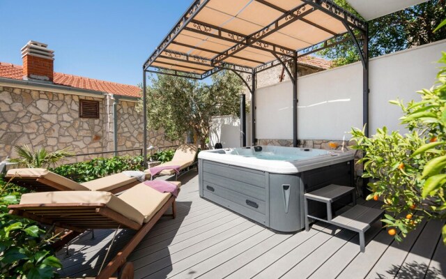 Amazing Home in Makarska with Hot Tub, Sauna & WiFi