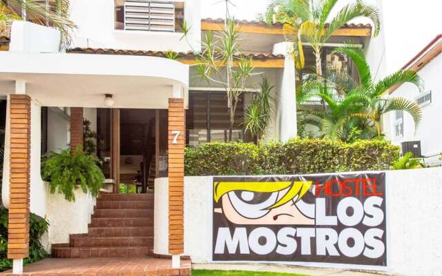 Los Mostros Hostel