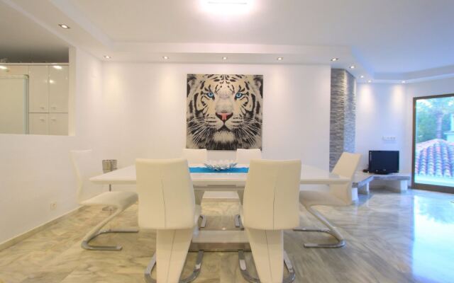 1155 Beachfront 3 Apartments 70 Mtr Golden Beach 7Bedroom 3Pool