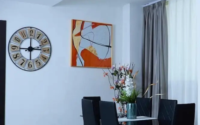 Luxurious 1 Bedroom Apartment with  Pool