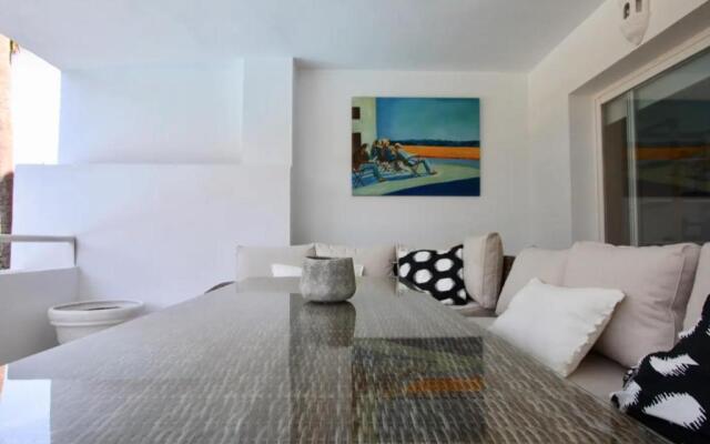 Charming 2 Bedroom Trocadero Arena area