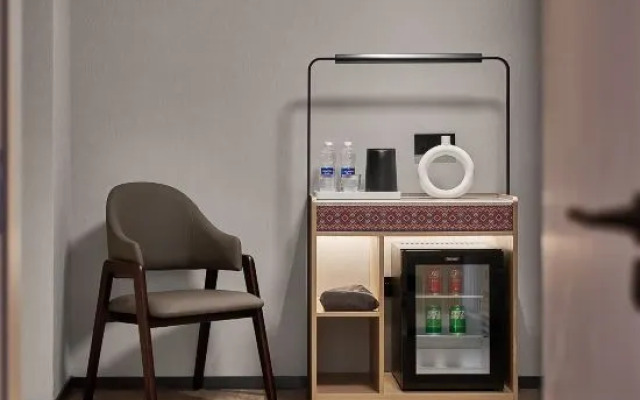 Jiulong Yipin Hotel (Zhijin Ancient City Pedestrian Street)