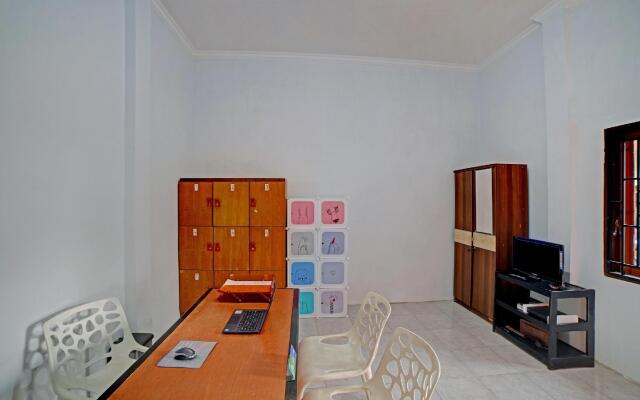 Madina Residence by OYO Rooms