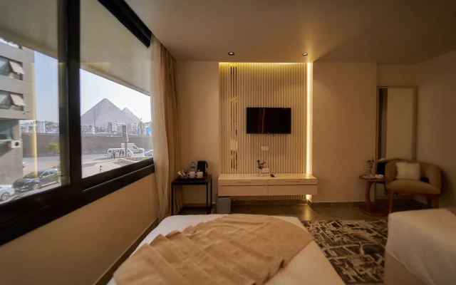 Gold's Pyramids Hotel
