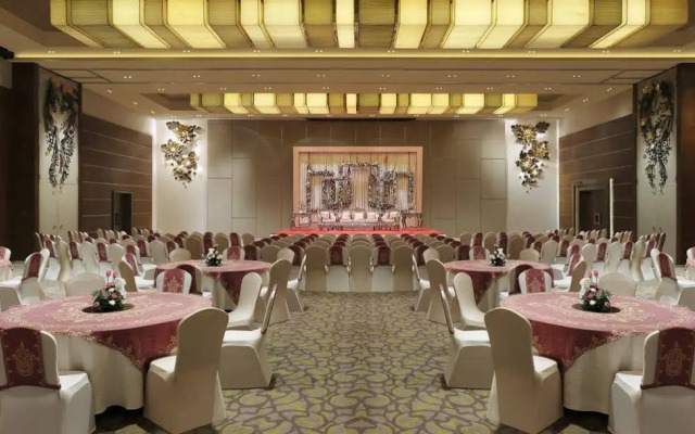 Grand Mercure Vadodara Surya Palace Hotel