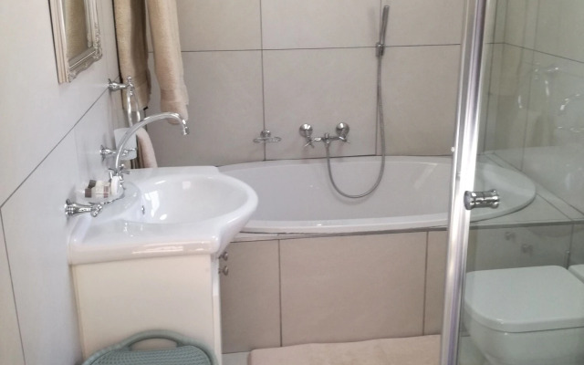 Dunton Guest House
