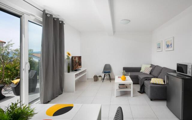 Lemechi Casa Girasole Apartments
