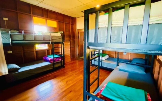 Nine House - Hostel