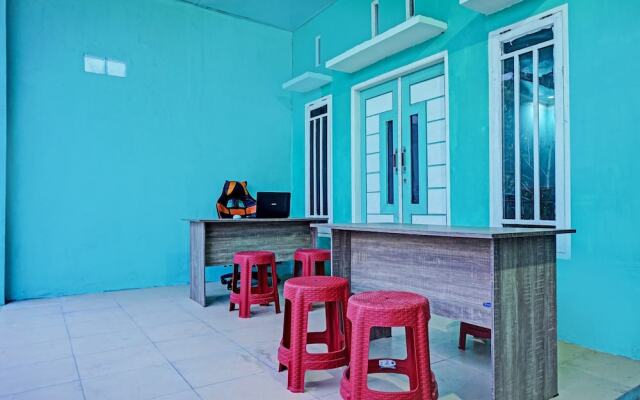 OYO 93298 Barito House