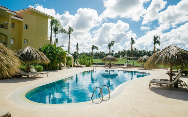 New Apartment Sueno pool area private Beach guard