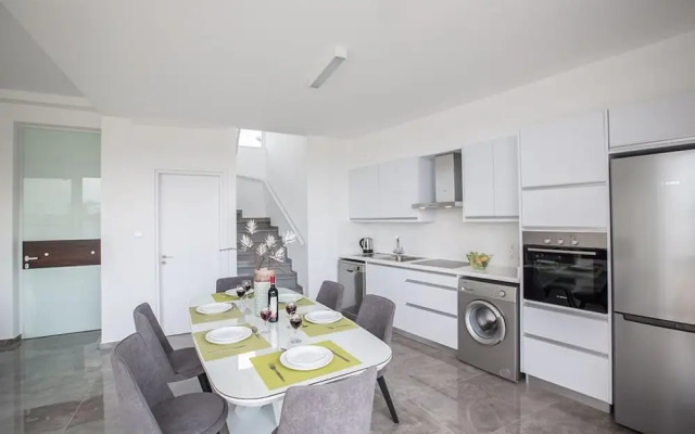 Villa Nataly AQ Ol24