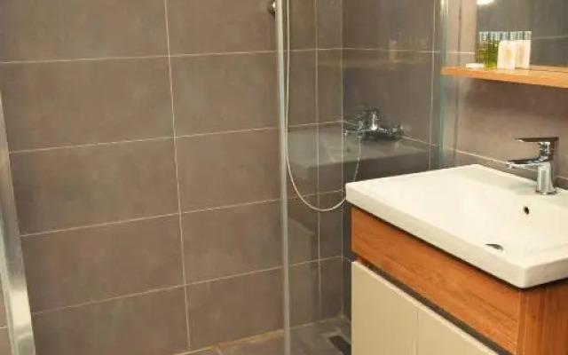 Luxury Residence in 5 star Hotel for Professionals