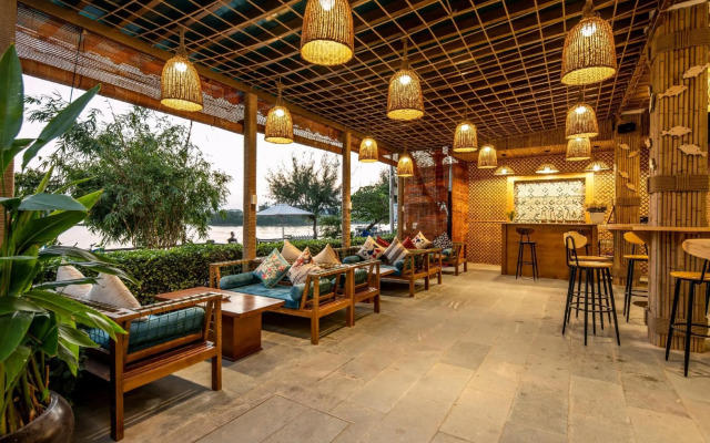 Triple Riverside Villa Hotel Hoian