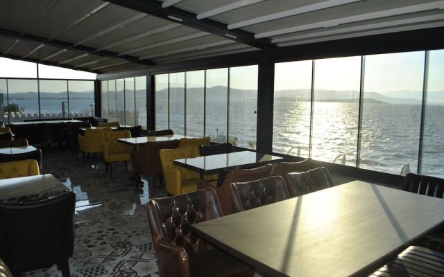 The Klazomenai Marine Hotel