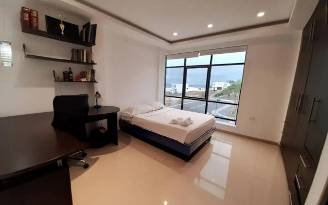 Espectacular casa grande vacacional en Manta!