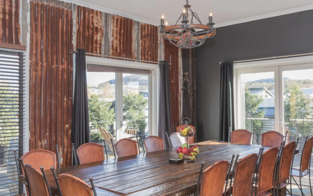 Oak & Barrel / 7 Twynam Street