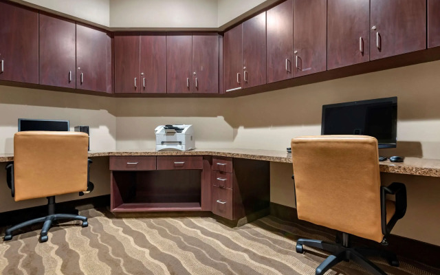 Comfort Inn & Suites Farmington - Victor