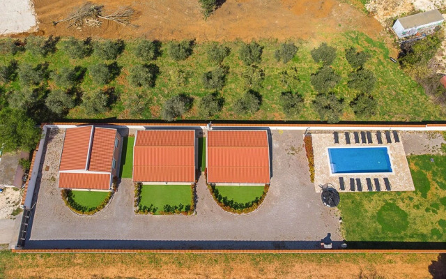 Pool Apartment Suzi 1