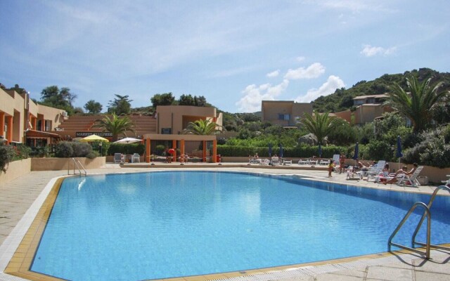 Apartment with Swimming Pool in Trinità d'Agultu e Vignola