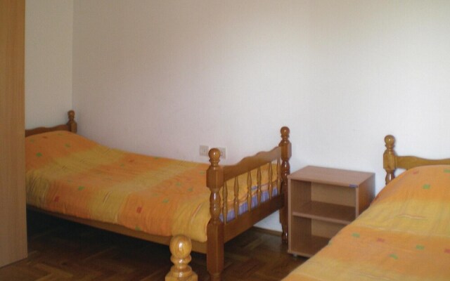 Awesome Home in Igalo With Wifi and 2 Bedrooms