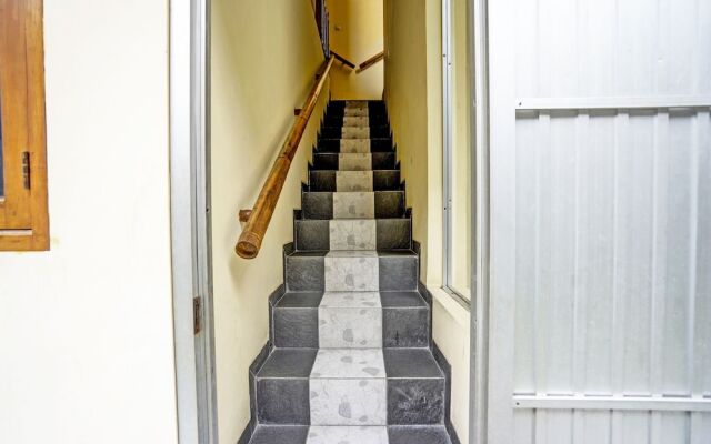 OYO Life 92030 Ef Palm Guest House Family