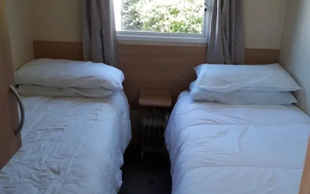Immaculate 3-bedroom Caravan on Combe Haven
