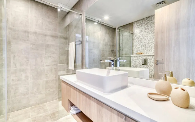 Elegant 2BR w Breathtaking Marina Balcony