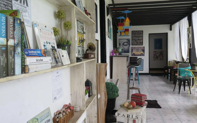 Mountain Breeze Hostel Tagaytay Center