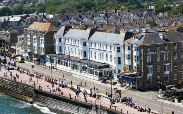 The Queens Hotel