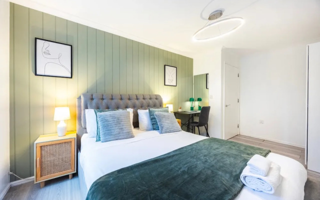 London Oasis Apartment Escape