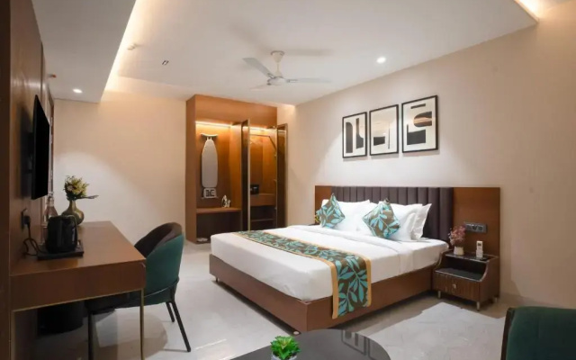 Saltstayz Premier Naraina Central Delhi