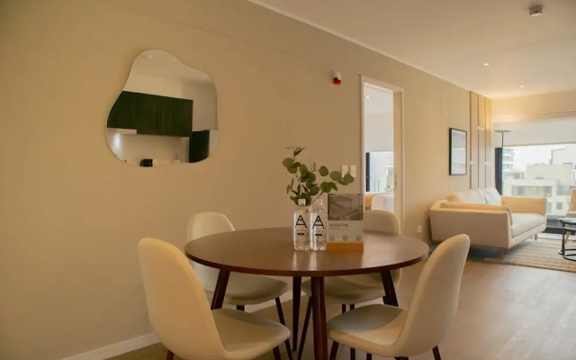 w Elegant 2BR Apartment in Miraflores Steps From Larcomar