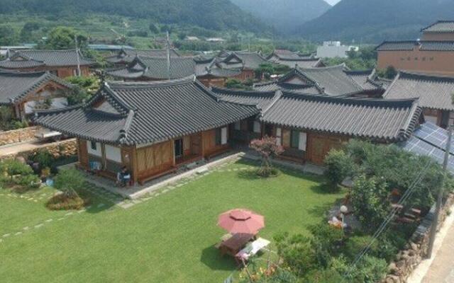 Suncheon Sagyejeol Haeoreum Hanok Pension