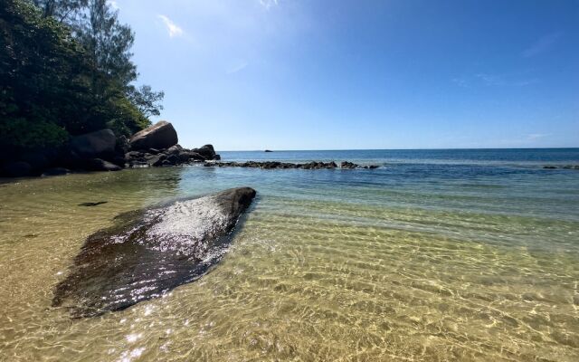 Sea Splash & La Petite Maison