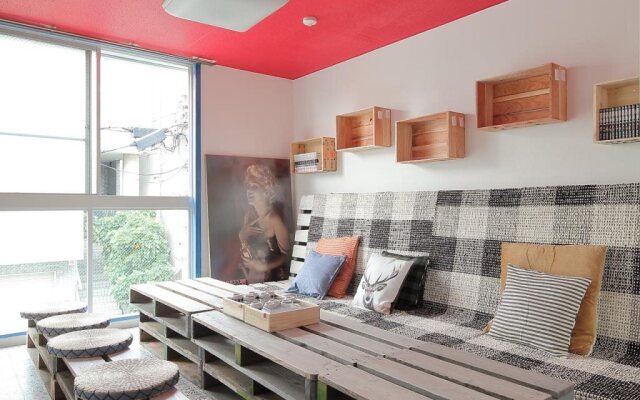 Music Uni Street Backpackers Hotel