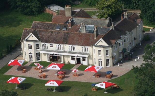 Tyrrells Ford Country Inn  Hotel