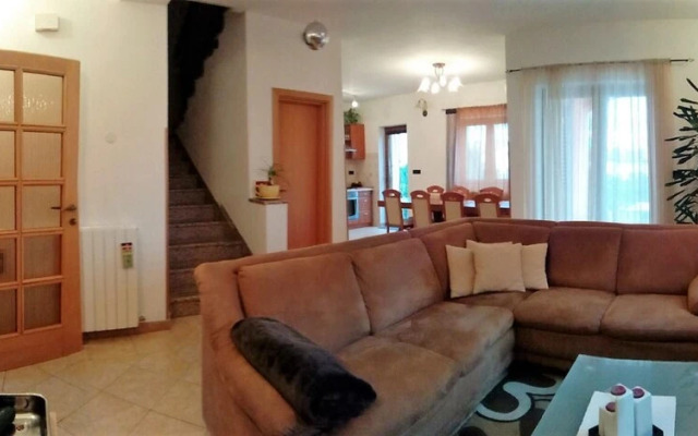 Private Acommodation Istrasoley