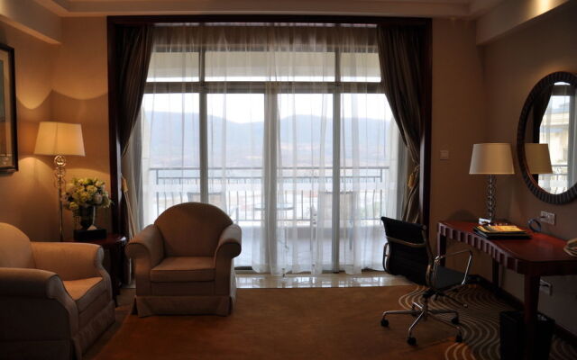 Country Garden Hill Lake Phoenix Hotel