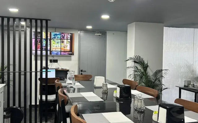 BedChambers Serviced Apartment, Golf Course, Gurgaon