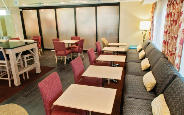 Hampton Inn Louisville-Airport