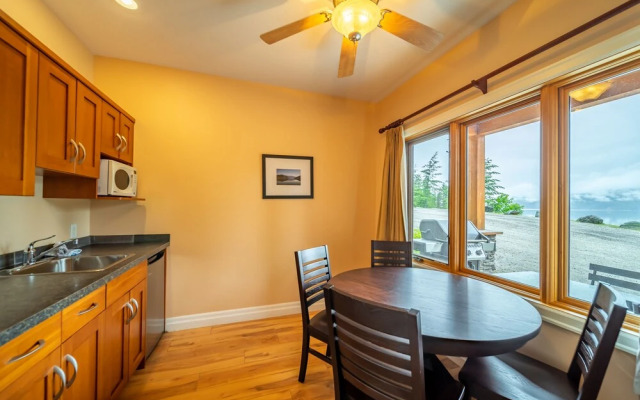 Halcyon Hot Springs Resort