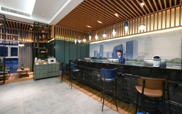 Tiangang Manfei Hotel (Ningbo Southern Business District Luomeng Universal City Store)