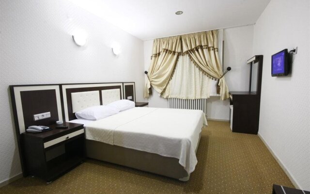Grand De-liban Hotel