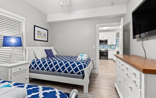 Beautiful Ocean Views! 2-bedroom, 2-bathroom! Resort Pools!