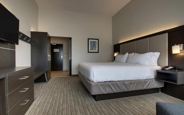 Holiday Inn Express & Suites Mount Vernon by IHG