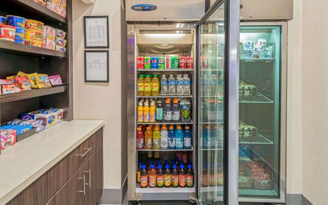 La Quinta Inn & Suites by Wyndham McAllen La Plaza Mall