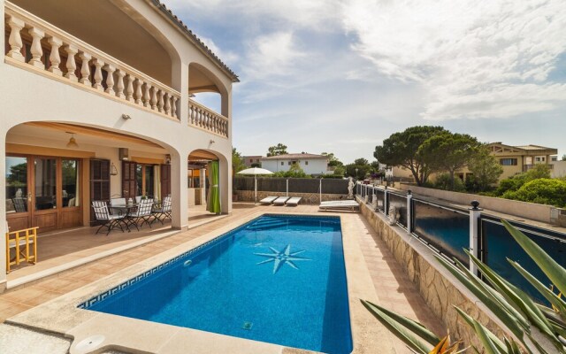 Villa With Pool and sea Views